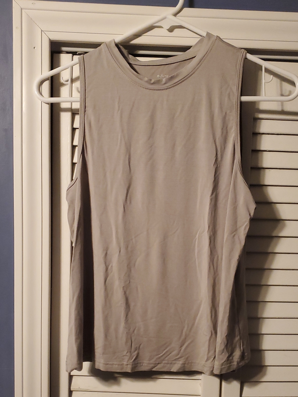 Women's Sleeveless Crewneck Tank Top - Light Gray